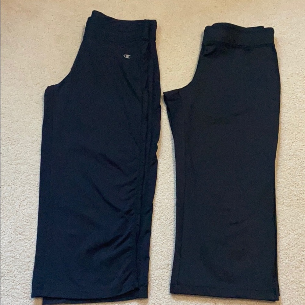 👉FINAL Lot of 2 women’s active cropped pants champion S